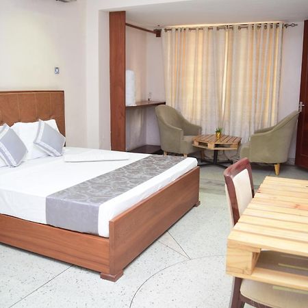 K27 Premier Backpackers Hostel Dar es Salaam Bagian luar foto