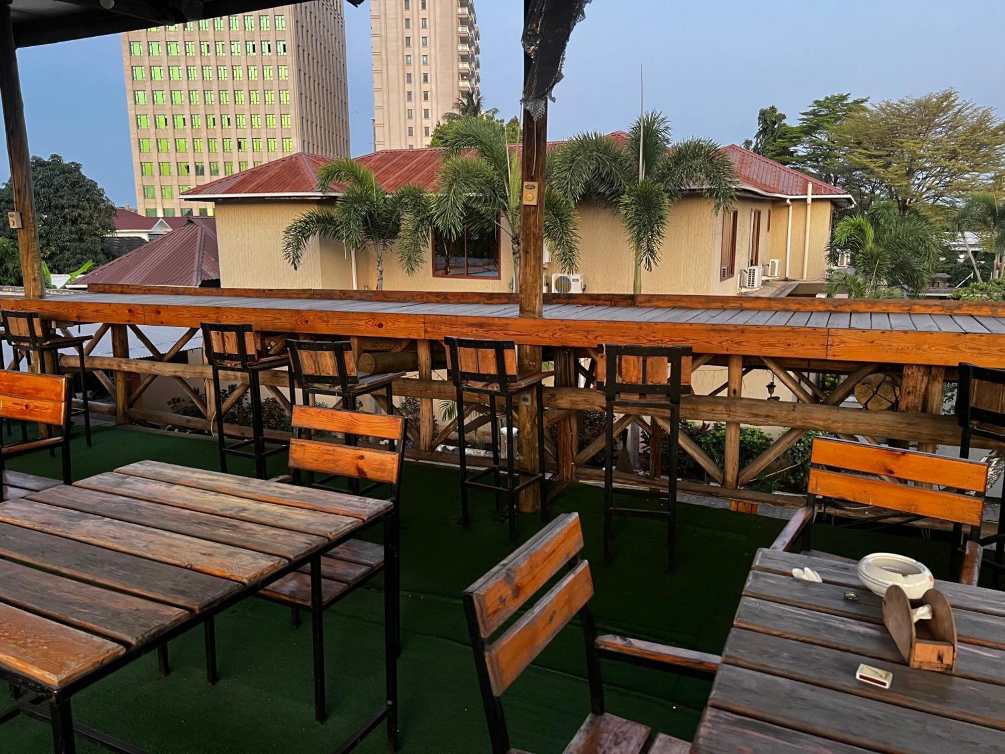 K27 Premier Backpackers Hostel Dar es Salaam Bagian luar foto