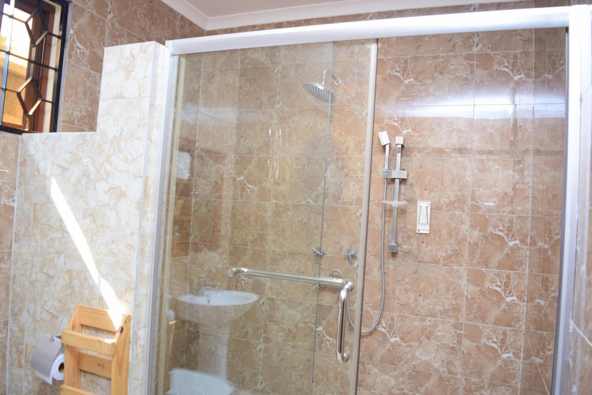 K27 Premier Backpackers Hostel Dar es Salaam Bagian luar foto