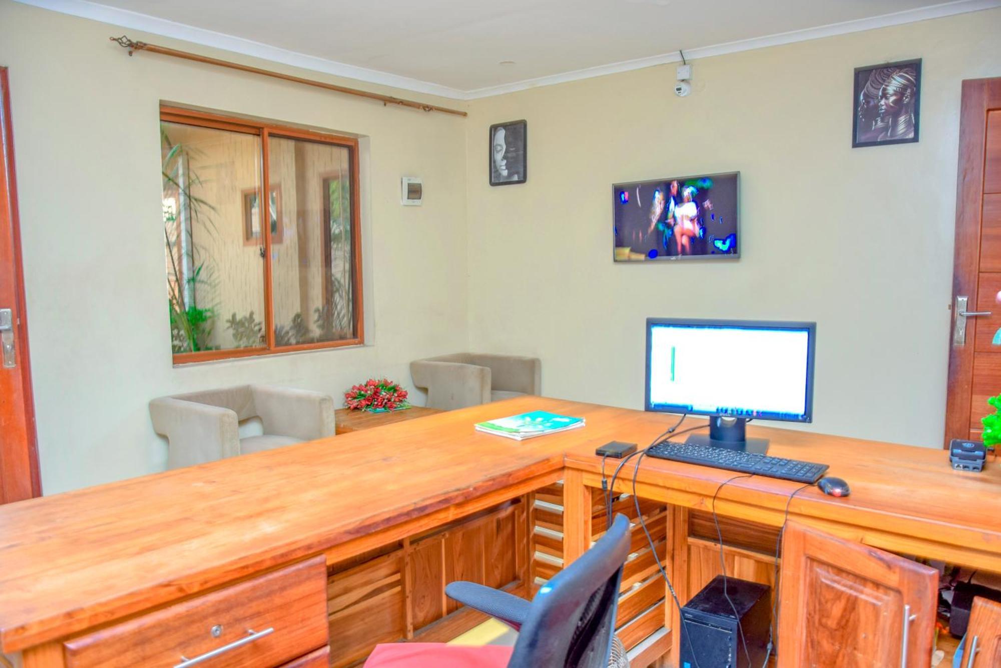 K27 Premier Backpackers Hostel Dar es Salaam Bagian luar foto