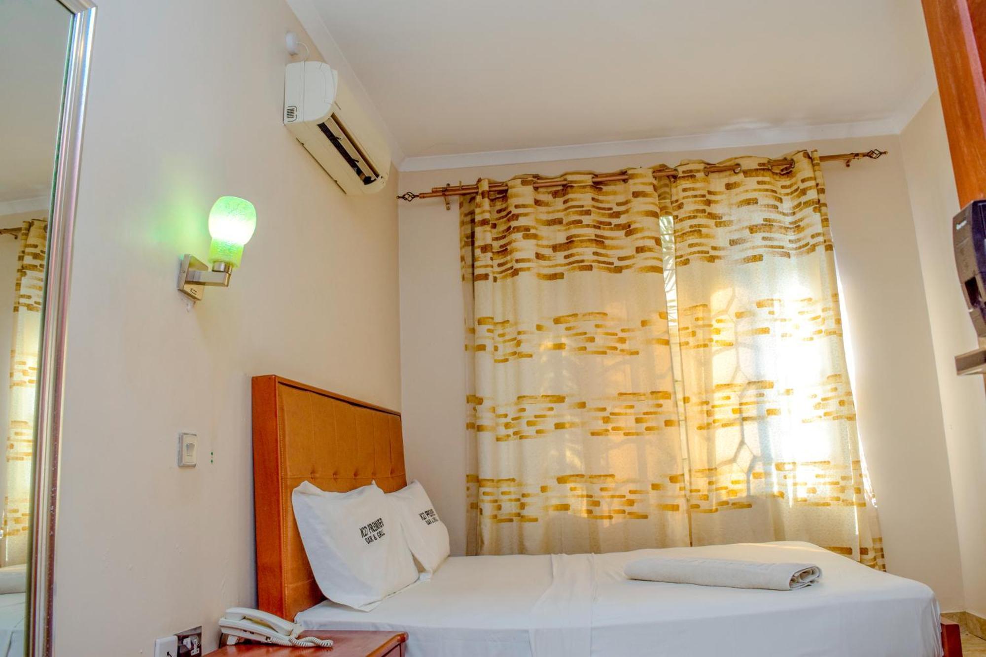 K27 Premier Backpackers Hostel Dar es Salaam Bagian luar foto