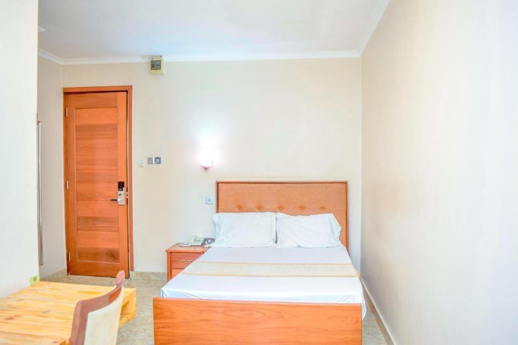 K27 Premier Backpackers Hostel Dar es Salaam Bagian luar foto
